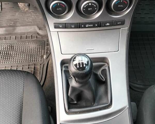 Черный Мазда 3, объемом двигателя 1.6 л и пробегом 220 тыс. км за 6800 $, фото 2 на Automoto.ua