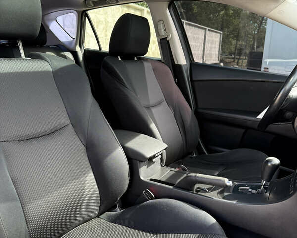 Чорний Мазда 3, об'ємом двигуна 2.5 л та пробігом 288 тис. км за 8300 $, фото 9 на Automoto.ua