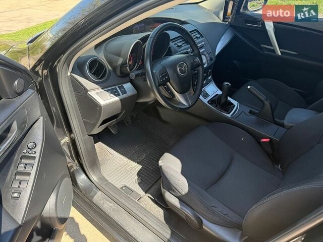 Черный Мазда 3, объемом двигателя 2 л и пробегом 193 тыс. км за 7850 $, фото 8 на Automoto.ua