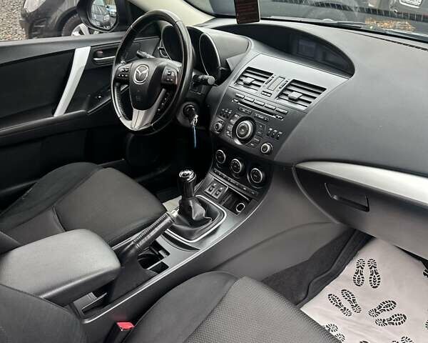 Черный Мазда 3, объемом двигателя 1.6 л и пробегом 296 тыс. км за 6500 $, фото 12 на Automoto.ua