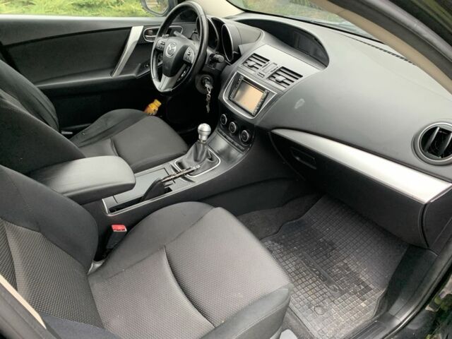 Черный Мазда 3, объемом двигателя 1.6 л и пробегом 220 тыс. км за 3600 $, фото 5 на Automoto.ua