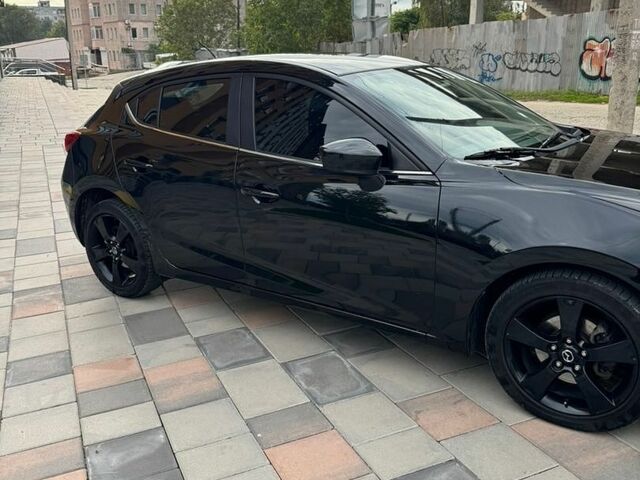 Черный Мазда 3, объемом двигателя 2 л и пробегом 217 тыс. км за 9400 $, фото 2 на Automoto.ua