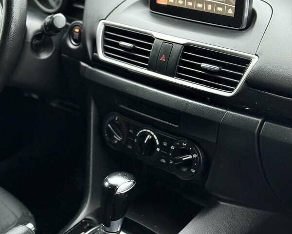 Черный Мазда 3, объемом двигателя 2 л и пробегом 229 тыс. км за 9450 $, фото 16 на Automoto.ua