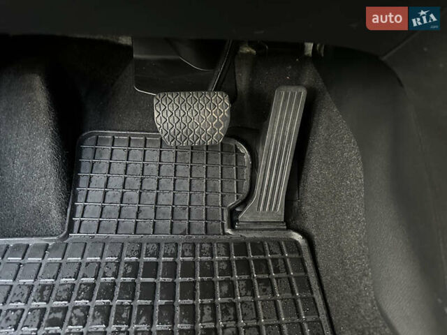 Чорний Мазда 3, об'ємом двигуна 2 л та пробігом 145 тис. км за 13650 $, фото 42 на Automoto.ua