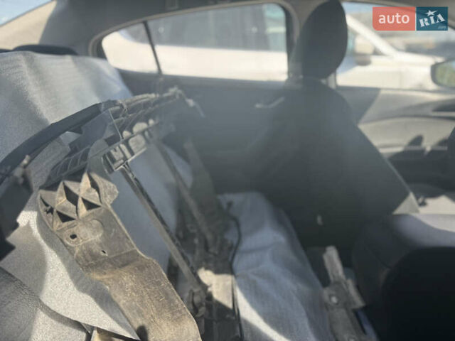 Чорний Мазда 3, об'ємом двигуна 2 л та пробігом 175 тис. км за 5555 $, фото 18 на Automoto.ua