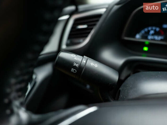 Черный Мазда 3, объемом двигателя 2 л и пробегом 104 тыс. км за 12390 $, фото 12 на Automoto.ua