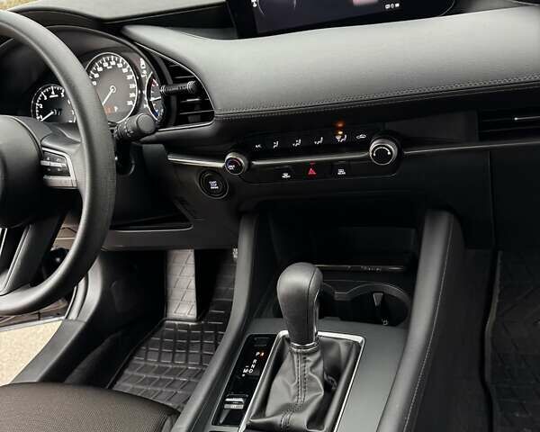 Чорний Мазда 3, об'ємом двигуна 2.5 л та пробігом 21 тис. км за 18200 $, фото 27 на Automoto.ua