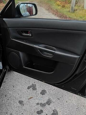 Черный Мазда 3, объемом двигателя 1.6 л и пробегом 218 тыс. км за 4450 $, фото 12 на Automoto.ua