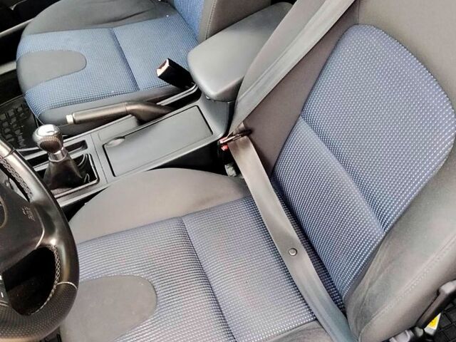 Черный Мазда 3, объемом двигателя 1.6 л и пробегом 218 тыс. км за 4450 $, фото 8 на Automoto.ua