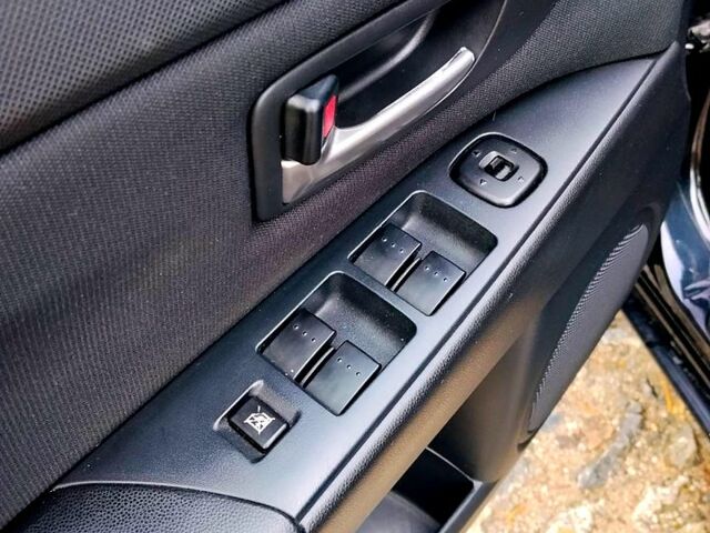 Черный Мазда 3, объемом двигателя 1.6 л и пробегом 218 тыс. км за 4450 $, фото 9 на Automoto.ua