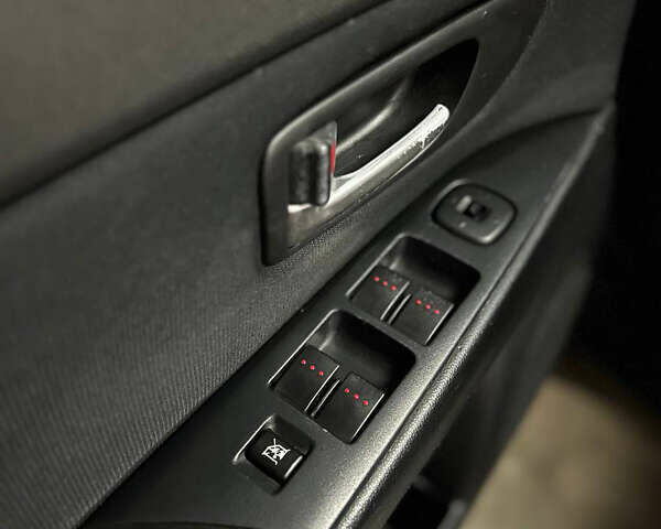 Чорний Мазда 3, об'ємом двигуна 1.6 л та пробігом 250 тис. км за 4350 $, фото 7 на Automoto.ua