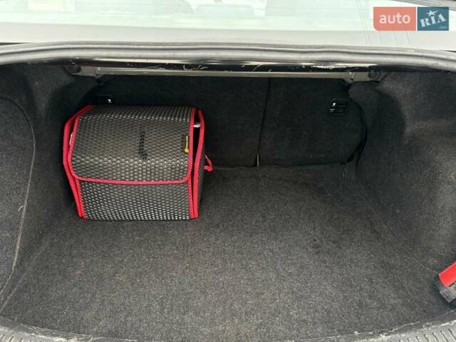 Чорний Мазда 3, об'ємом двигуна 1.6 л та пробігом 255 тис. км за 4000 $, фото 7 на Automoto.ua