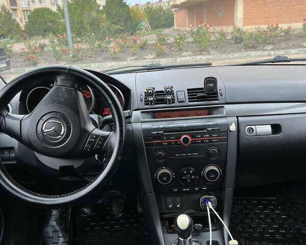 Черный Мазда 3, объемом двигателя 2 л и пробегом 232 тыс. км за 4700 $, фото 7 на Automoto.ua