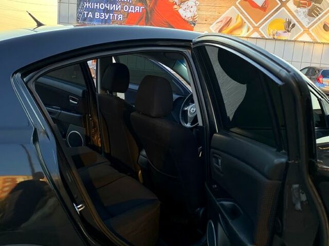 Черный Мазда 3, объемом двигателя 1.6 л и пробегом 300 тыс. км за 4800 $, фото 5 на Automoto.ua