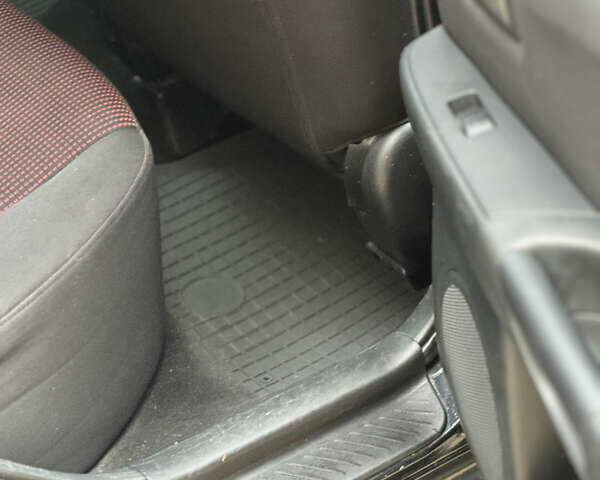 Черный Мазда 3, объемом двигателя 1.6 л и пробегом 192 тыс. км за 5500 $, фото 7 на Automoto.ua