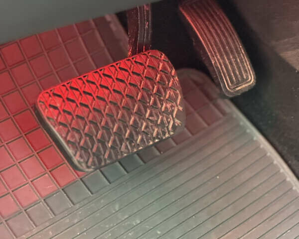 Черный Мазда 3, объемом двигателя 1.6 л и пробегом 192 тыс. км за 5500 $, фото 13 на Automoto.ua