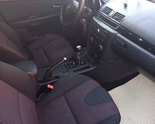 Чорний Мазда 3, об'ємом двигуна 1.6 л та пробігом 195 тис. км за 4300 $, фото 6 на Automoto.ua