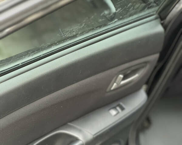 Черный Мазда 3, объемом двигателя 1.6 л и пробегом 192 тыс. км за 5500 $, фото 28 на Automoto.ua