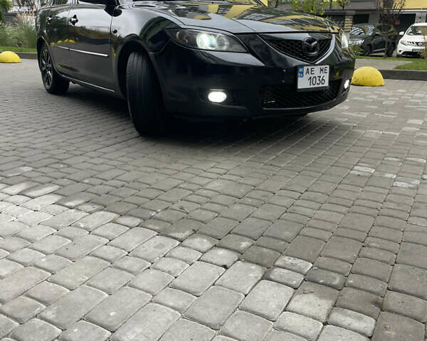 Черный Мазда 3, объемом двигателя 1.6 л и пробегом 206 тыс. км за 6000 $, фото 1 на Automoto.ua