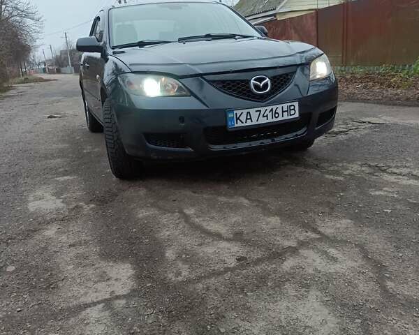 Черный Мазда 3, объемом двигателя 1.6 л и пробегом 232 тыс. км за 5850 $, фото 3 на Automoto.ua