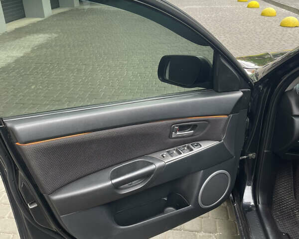 Черный Мазда 3, объемом двигателя 1.6 л и пробегом 206 тыс. км за 6000 $, фото 10 на Automoto.ua