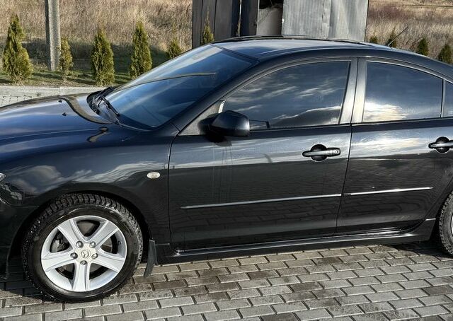 Черный Мазда 3, объемом двигателя 2 л и пробегом 154 тыс. км за 5500 $, фото 1 на Automoto.ua