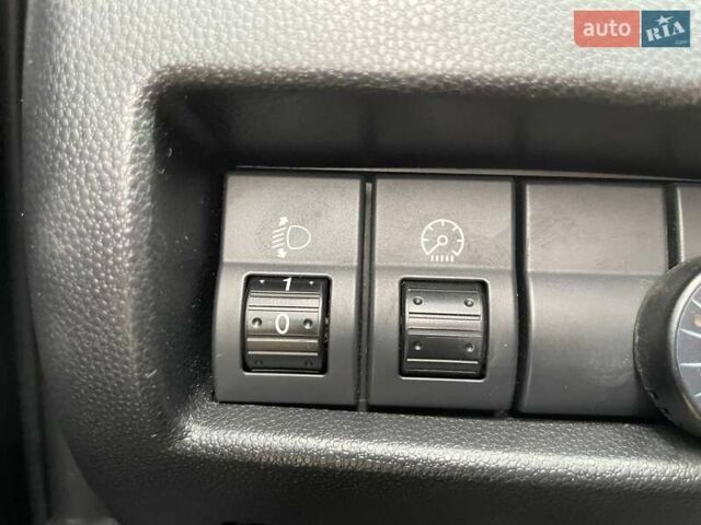 Чорний Мазда 3, об'ємом двигуна 1.6 л та пробігом 223 тис. км за 6490 $, фото 15 на Automoto.ua