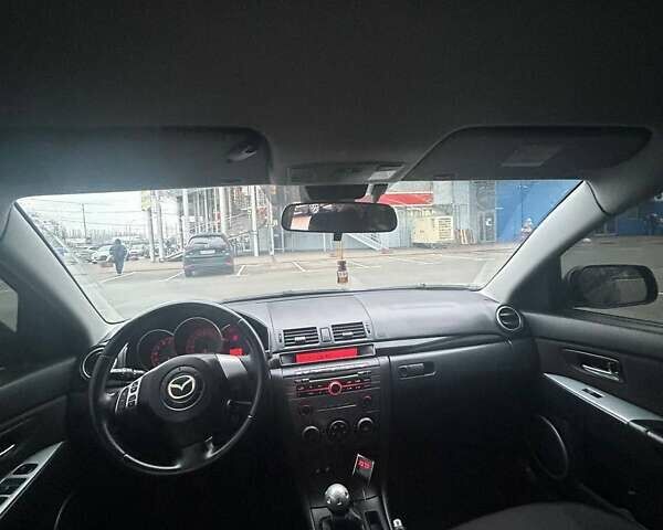 Черный Мазда 3, объемом двигателя 1.6 л и пробегом 218 тыс. км за 3900 $, фото 3 на Automoto.ua
