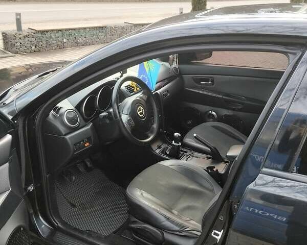 Черный Мазда 3, объемом двигателя 1.6 л и пробегом 300 тыс. км за 4500 $, фото 3 на Automoto.ua