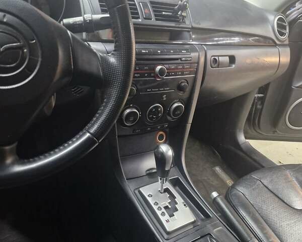 Черный Мазда 3, объемом двигателя 1.6 л и пробегом 240 тыс. км за 4200 $, фото 10 на Automoto.ua