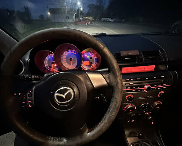 Черный Мазда 3, объемом двигателя 1.6 л и пробегом 208 тыс. км за 5500 $, фото 7 на Automoto.ua