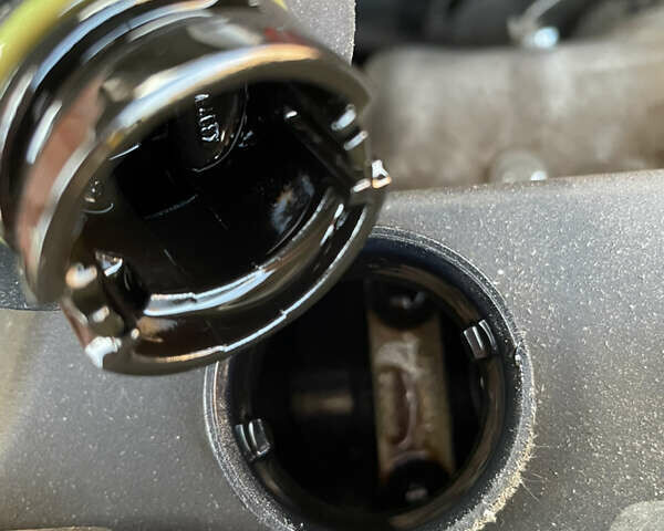 Черный Мазда 3, объемом двигателя 2 л и пробегом 202 тыс. км за 6200 $, фото 26 на Automoto.ua