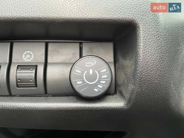 Чорний Мазда 3, об'ємом двигуна 1.6 л та пробігом 223 тис. км за 6490 $, фото 16 на Automoto.ua