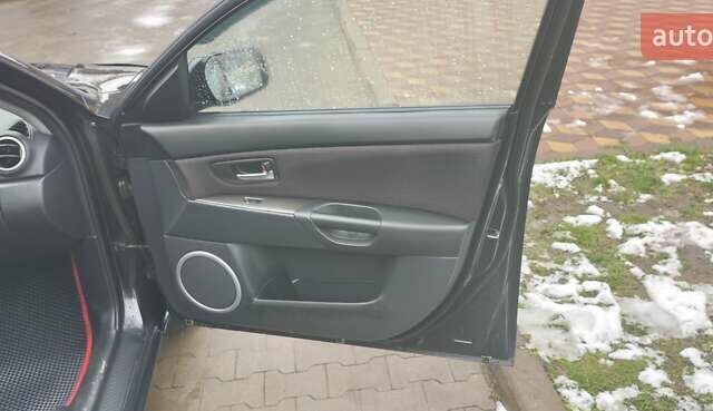 Черный Мазда 3, объемом двигателя 1.6 л и пробегом 205 тыс. км за 5600 $, фото 9 на Automoto.ua