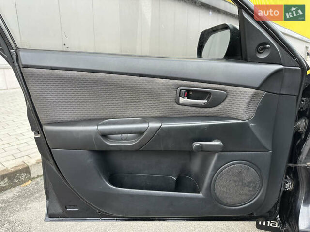 Черный Мазда 3, объемом двигателя 2 л и пробегом 200 тыс. км за 2700 $, фото 10 на Automoto.ua