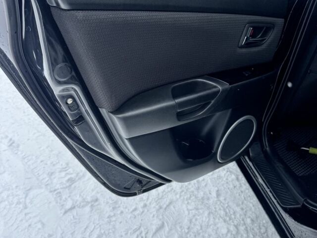 Чорний Мазда 3, об'ємом двигуна 1.6 л та пробігом 328 тис. км за 5700 $, фото 11 на Automoto.ua