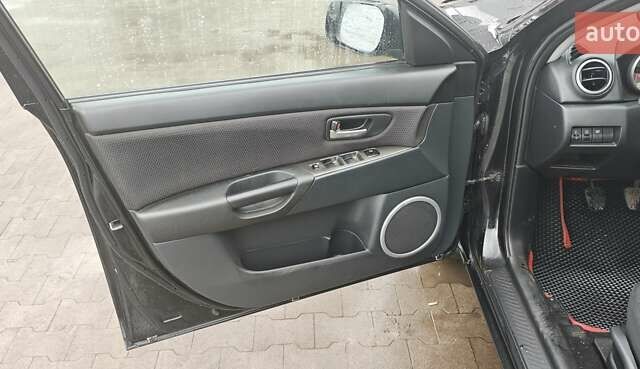 Черный Мазда 3, объемом двигателя 1.6 л и пробегом 205 тыс. км за 5600 $, фото 11 на Automoto.ua