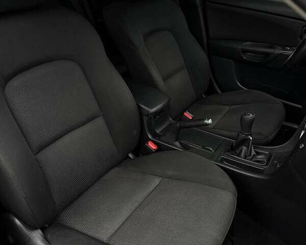 Черный Мазда 3, объемом двигателя 1.6 л и пробегом 89 тыс. км за 4800 $, фото 13 на Automoto.ua