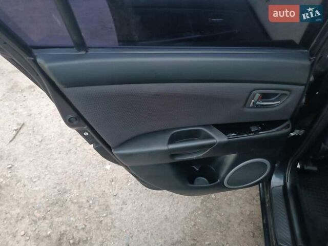 Черный Мазда 3, объемом двигателя 2 л и пробегом 221 тыс. км за 5700 $, фото 24 на Automoto.ua