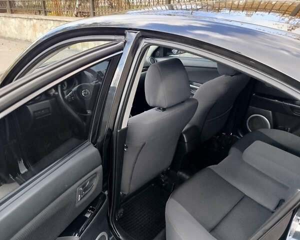 Черный Мазда 3, объемом двигателя 2 л и пробегом 199 тыс. км за 6800 $, фото 8 на Automoto.ua