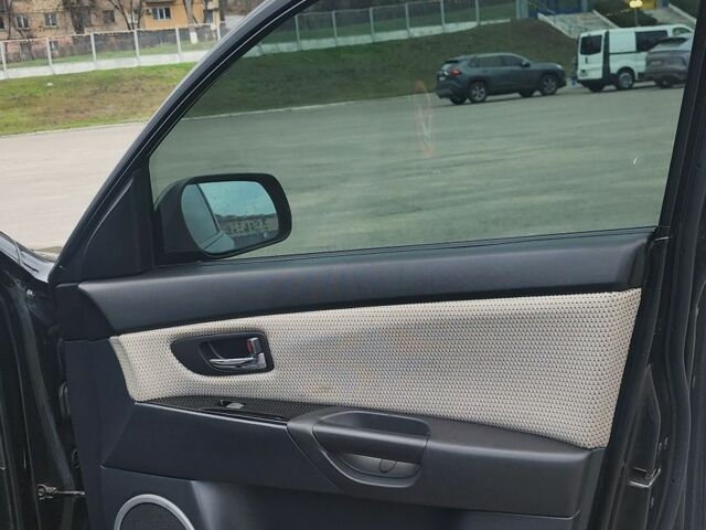 Черный Мазда 3, объемом двигателя 1.6 л и пробегом 300 тыс. км за 3700 $, фото 5 на Automoto.ua