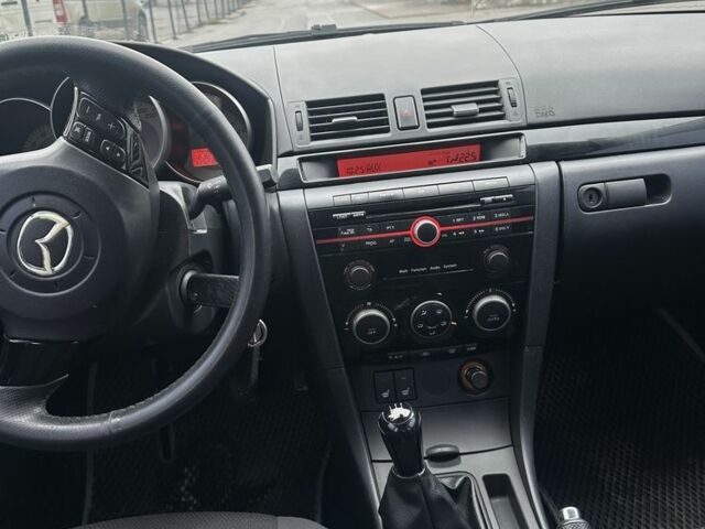 Черный Мазда 3, объемом двигателя 1.6 л и пробегом 135 тыс. км за 4900 $, фото 5 на Automoto.ua