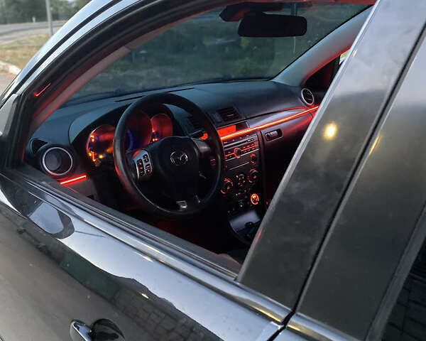 Черный Мазда 3, объемом двигателя 2 л и пробегом 204 тыс. км за 6700 $, фото 2 на Automoto.ua
