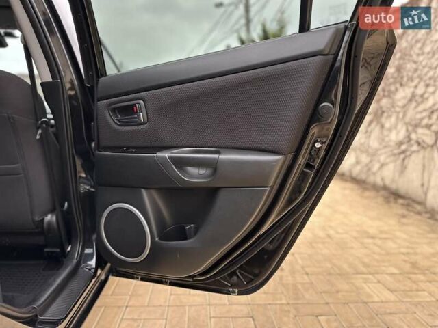 Черный Мазда 3, объемом двигателя 1.6 л и пробегом 130 тыс. км за 7700 $, фото 63 на Automoto.ua