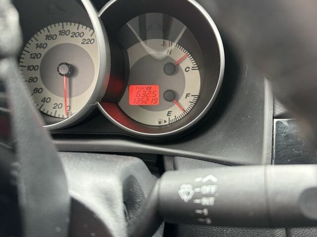 Черный Мазда 3, объемом двигателя 1.6 л и пробегом 135 тыс. км за 4900 $, фото 7 на Automoto.ua