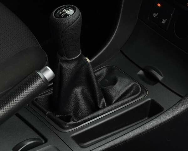 Черный Мазда 3, объемом двигателя 1.6 л и пробегом 89 тыс. км за 4800 $, фото 11 на Automoto.ua