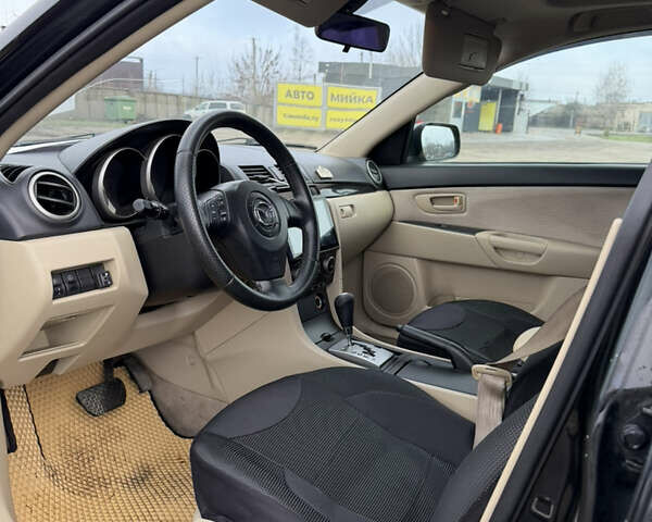 Черный Мазда 3, объемом двигателя 1.6 л и пробегом 325 тыс. км за 4250 $, фото 4 на Automoto.ua