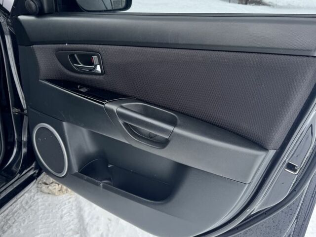 Чорний Мазда 3, об'ємом двигуна 1.6 л та пробігом 328 тис. км за 5700 $, фото 18 на Automoto.ua