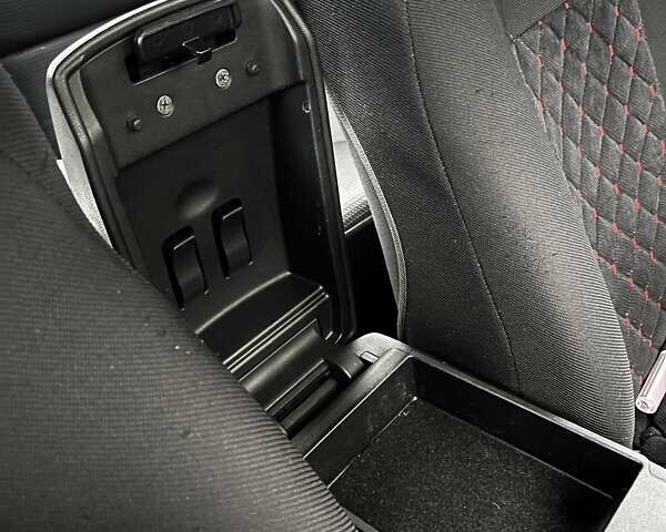 Черный Мазда 3, объемом двигателя 1.6 л и пробегом 153 тыс. км за 6200 $, фото 10 на Automoto.ua