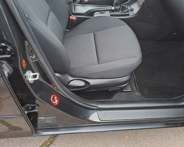 Черный Мазда 3, объемом двигателя 0 л и пробегом 184 тыс. км за 5400 $, фото 4 на Automoto.ua